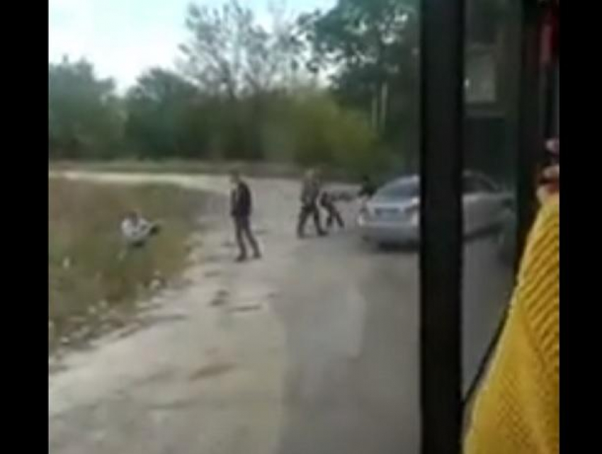В Молдове водитель рейсового автобуса подрался с мешавшими ему автолюбителями