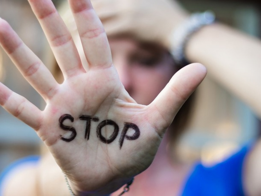 Скандал, который власти проигнорировали: в Кишиневе пройдет митинг против врача, подозреваемого в сексуальном насилии