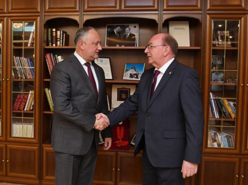 Игорь Додон провел встречу с российским послом