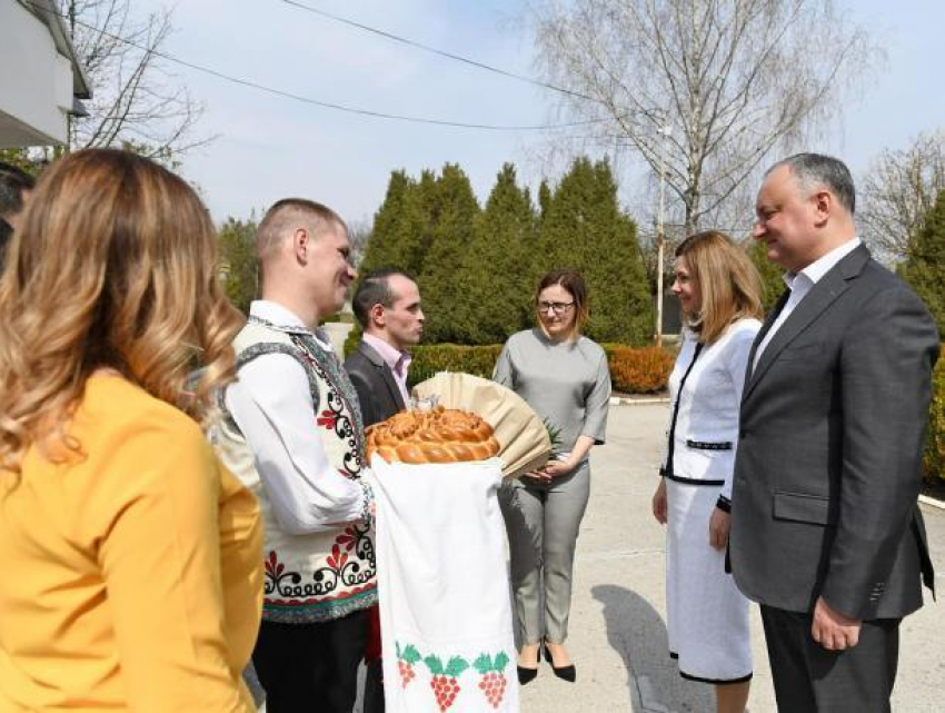 Глава государства и первая леди посетили Центр размещения детей в Оргееве