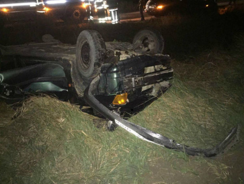 Мужчина погиб и два человека получили серьезные травмы в жутком ДТП с перевернувшимся авто под Кишиневом