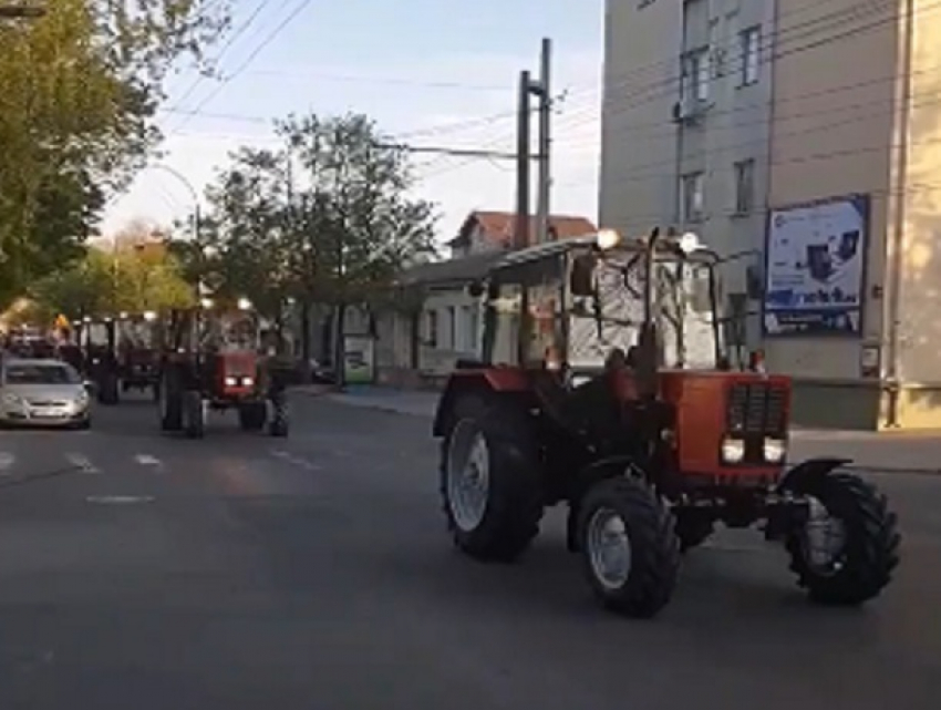 Колонну белорусской техники на улицах Кишинева сняли на видео