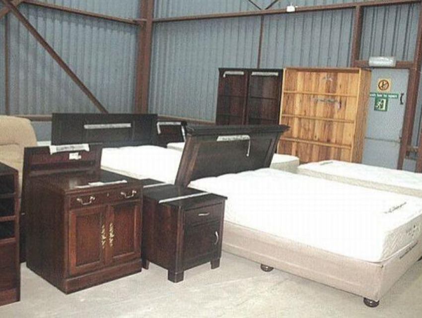 Посольство США устраивает распродажу мебели и других предметов