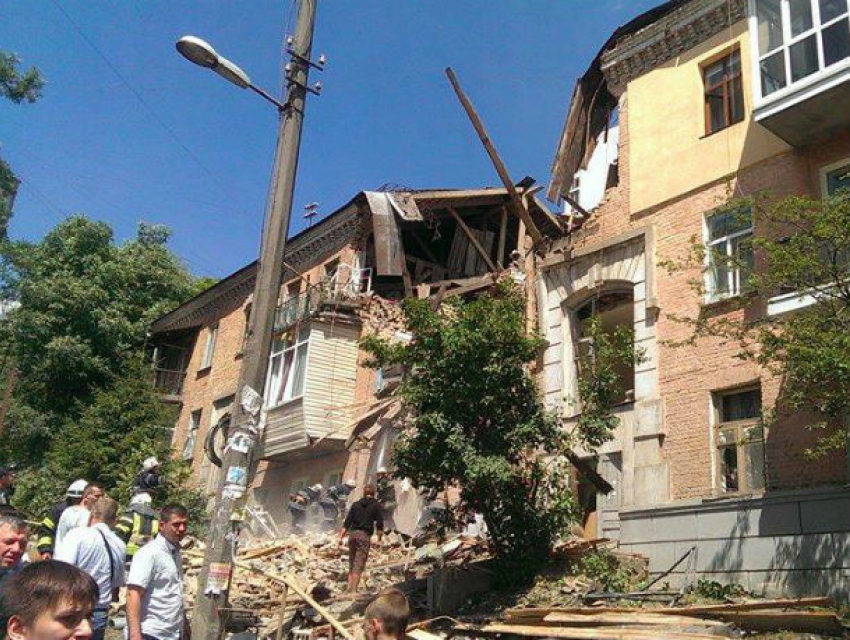 Мощный взрыв прогремел в Киеве: рухнул жилой дом, есть жертвы