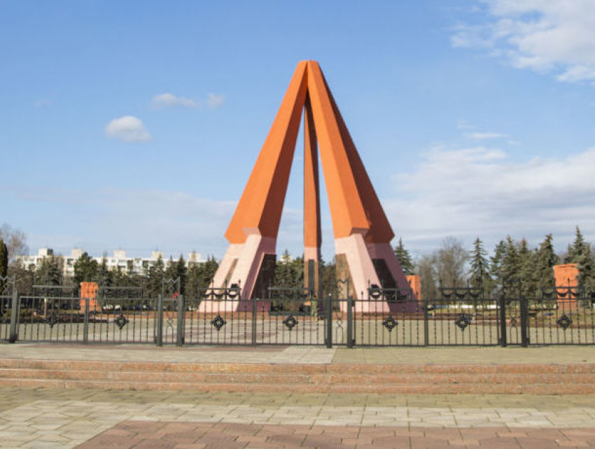 Министр обороны Гайчук осадил униониста Цыку, недовольного ремонтом мемориала «Вечность»  