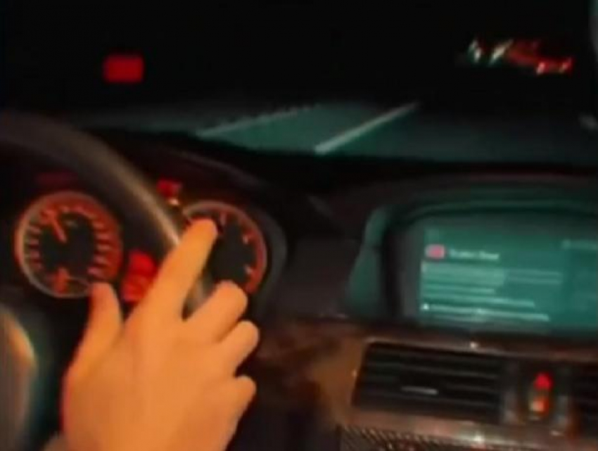 Шок - лихачи на BMW ездят по дорогам Молдовы и стреляют из пистолетов