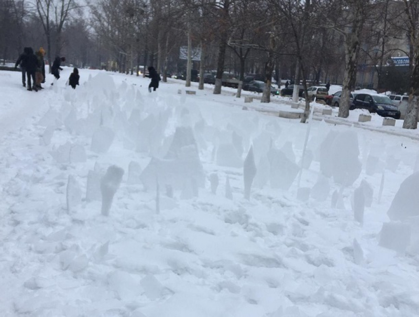 В Кишиневе построили мемориал «Восставшему снегу»