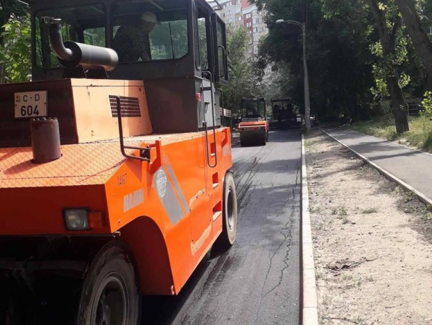4200 м2 дороги было заасфальтировано за последнюю неделю в Кишиневе
