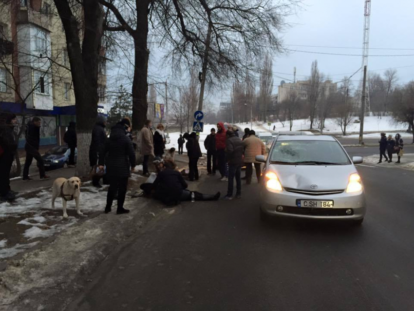 На Телецентре у пешеходного перехода сбили женщину с ребенком