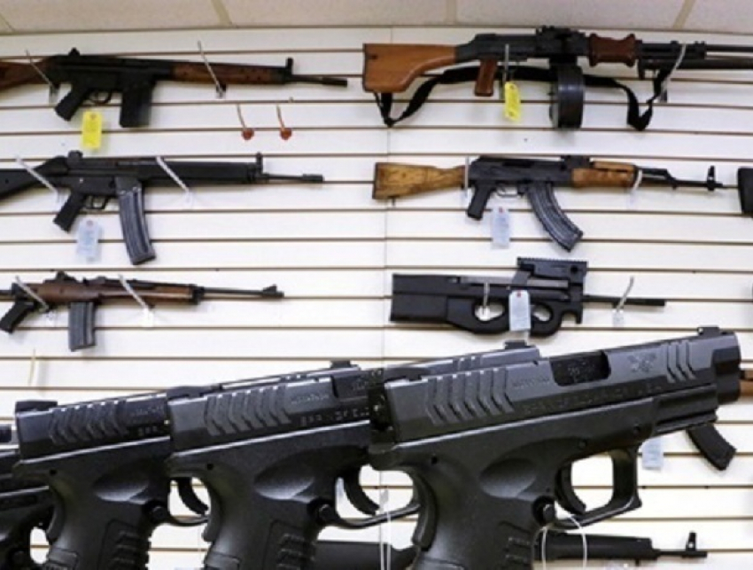 Магазины по продаже оружия в Молдове отбирают у МВД