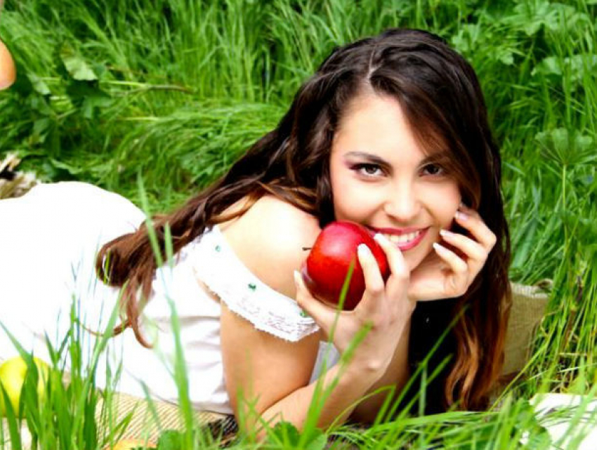 Хитрую технологию покраснения яблок для их успешной продажи освоили молдавские садоводы