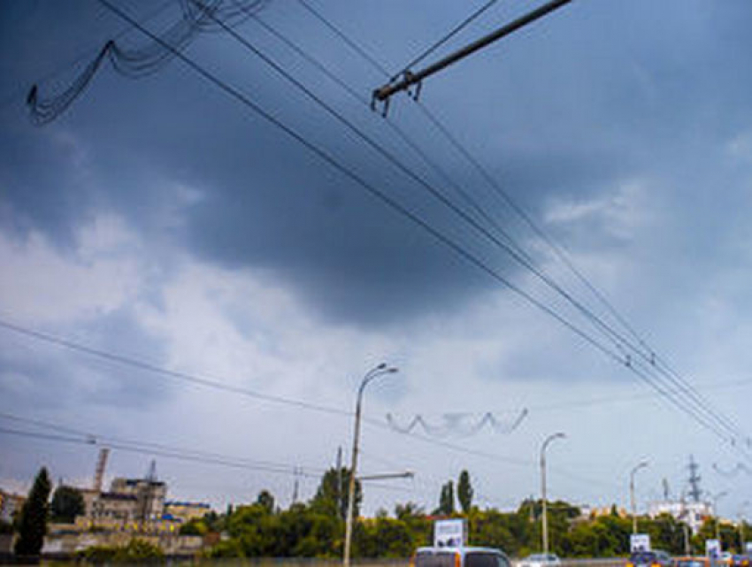 На Молдову вновь надвигается непогода: объявлены сразу два кода предупреждения 