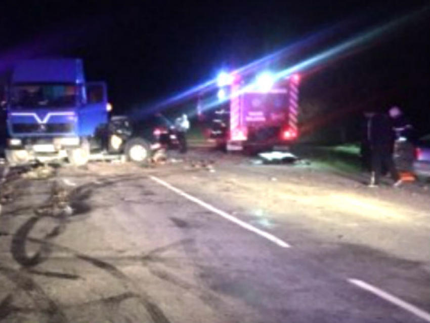 Автокатастрофа в Дрокиевском районе: полицейский погиб и четверо получили тяжелые травмы