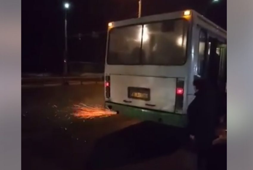 В Кишиневе из выхлопной трубы автобуса сыпались искры