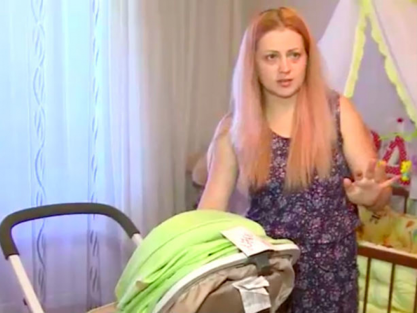Коляска с «сюрпризом»: молодая мама из Кишинева пострадала от покупки через Интернет
