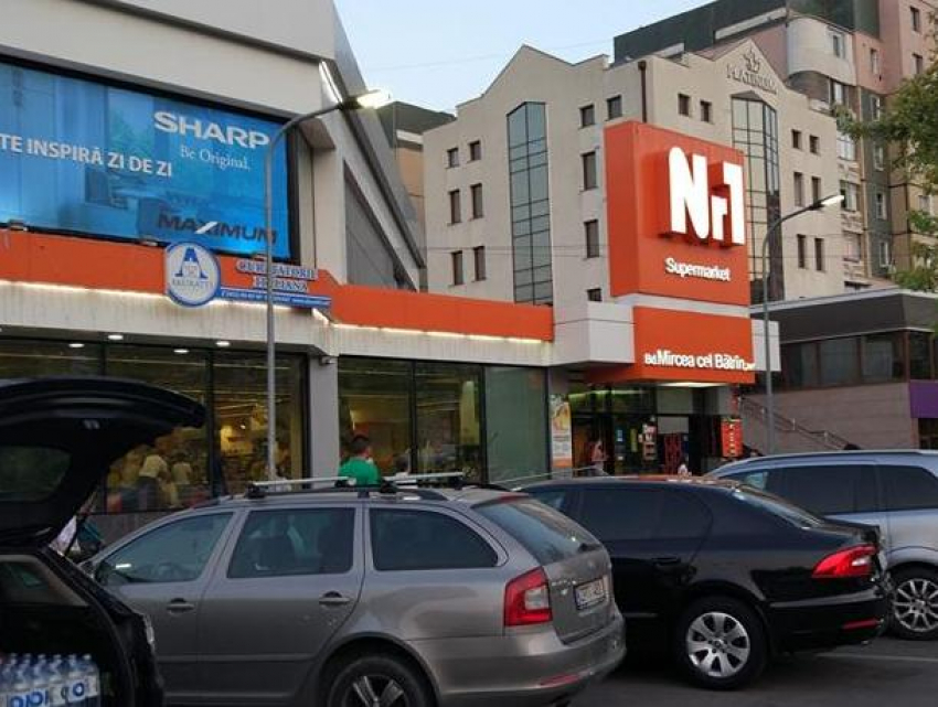 Разгуливающие по супермаркету насекомые возмутили жительницу столицы