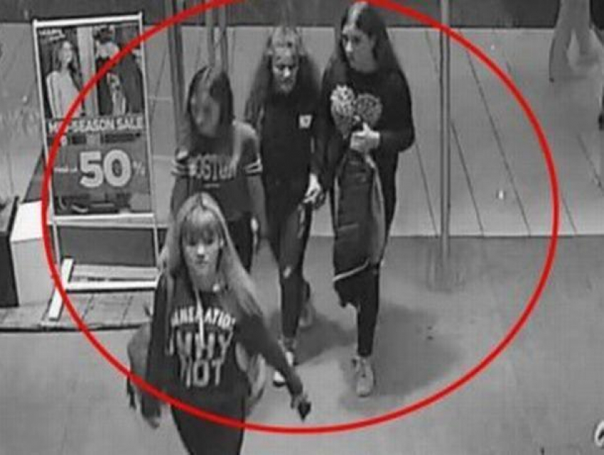 Юные девушки ограбили магазин в Кишинёве - полиция просит о помощи