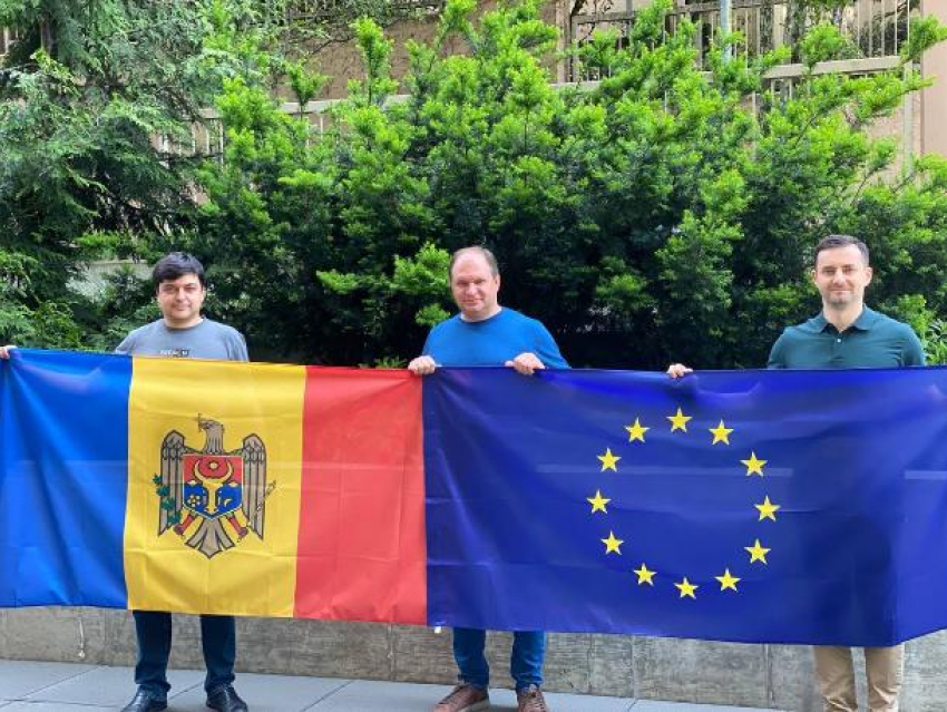 Чебан призвал поддержать европейский вектор развития и делегиировал на площадь 2 000 членов партии MAN