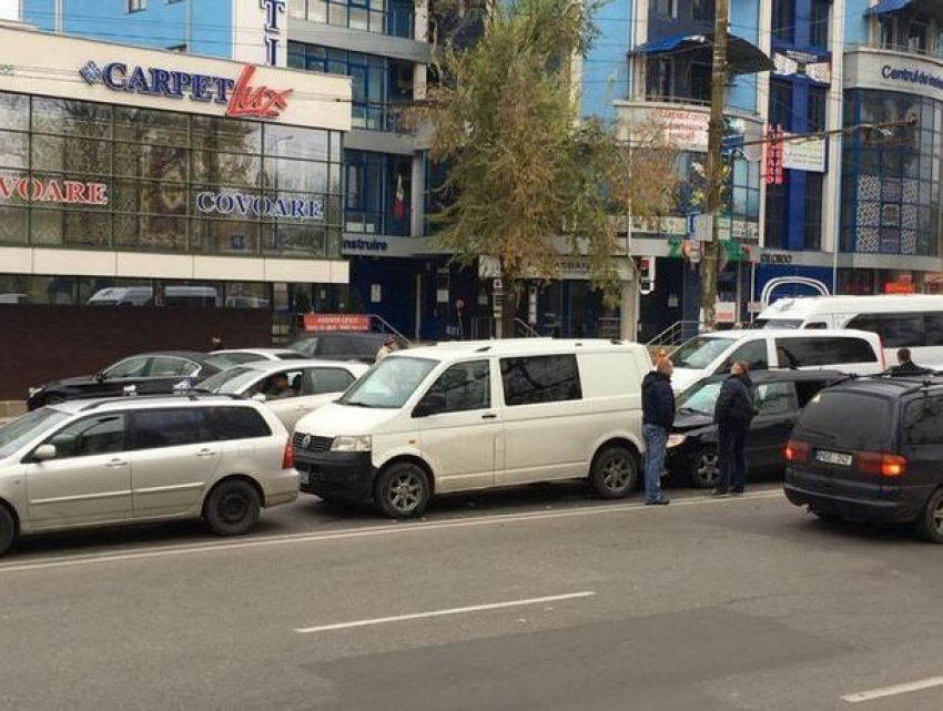 Цепная авария на Телецентре спровоцировала огромную утреннюю пробку