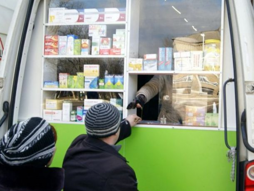 «Действуют в интересах фармацевтических компаний»: группа Pentru Moldova об отмене законов 