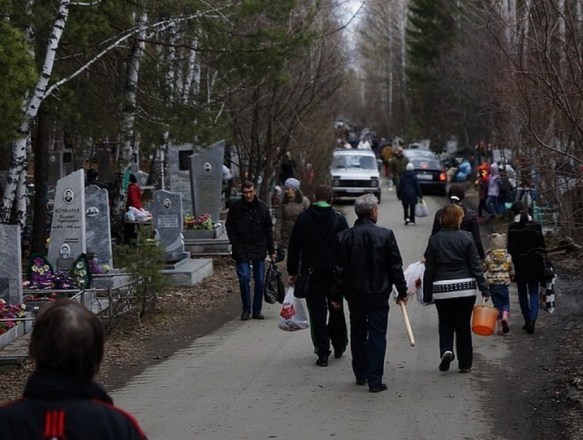 Гражданин Молдовы найден мертвым на кладбище в Петербурге