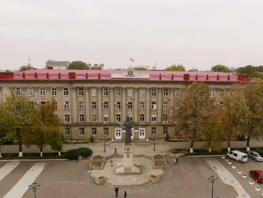 Неслыханно: жители Бельц возмущены повышением зарплат главам городских предприятий