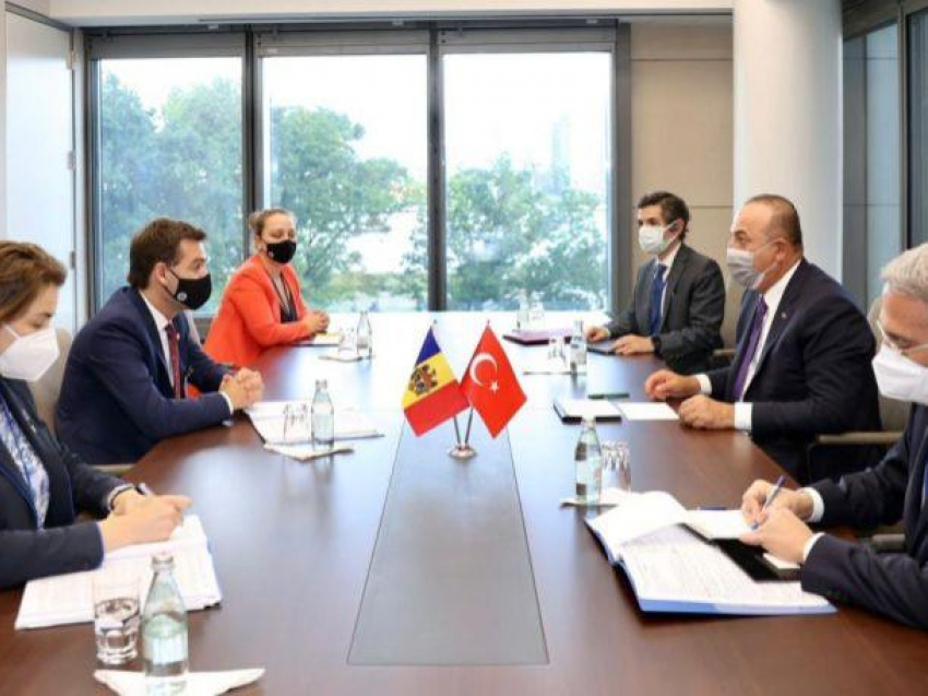 Молдова и Турция договариваются о взаимном признании водительских прав и отмене тарифов на роуминг