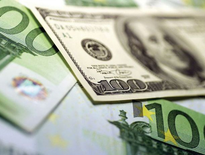 Евро и доллар резко пошли в рост: курсы валют на среду 