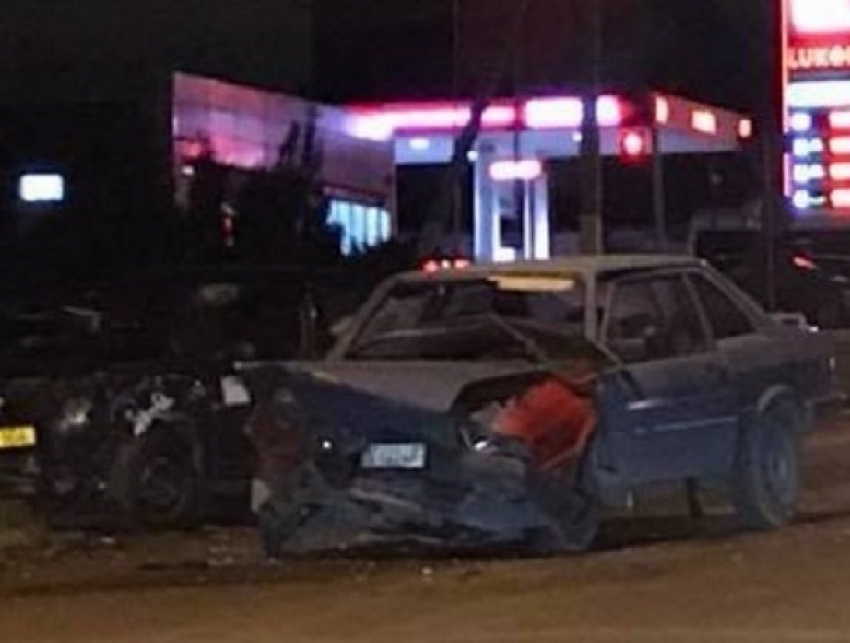 Ребенок и несколько взрослых пассажиров пострадали в жутком столкновении автомобилей в Кишиневе