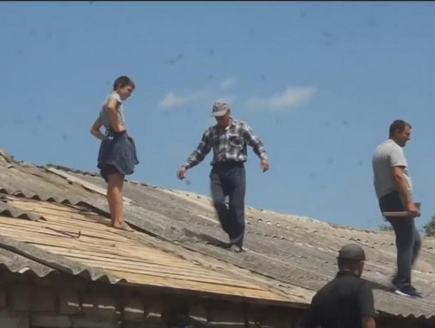 Жильцам домов ЖКХ в Бельцах предложили самостоятельно ремонтировать крыши, пострадавшие от ливней и ураганов