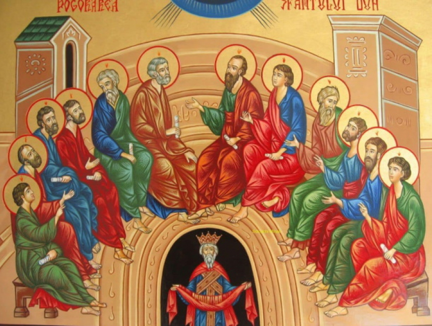Додон поздравил верующих с праздником Троицы