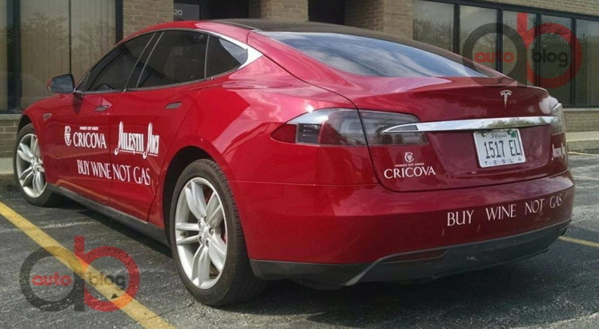 Вина Молдовы рекламируют в США при помощи Tesla Model S
