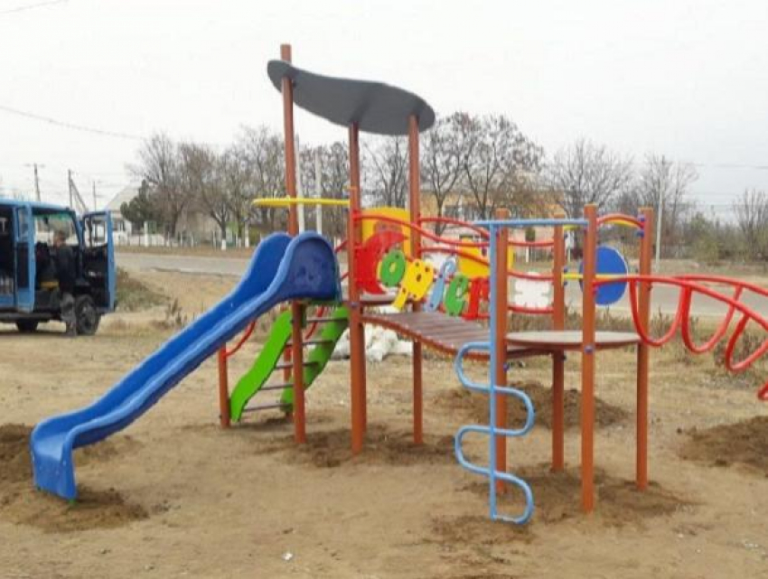 Доступ к детским площадкам останется ограниченным и в дальнейшем
