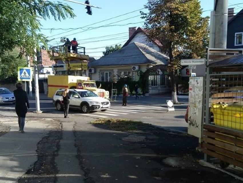 Ошибка водителя троллейбуса заблокировала движение транспорта в Кишиневе и вызвала угрозы примэрии