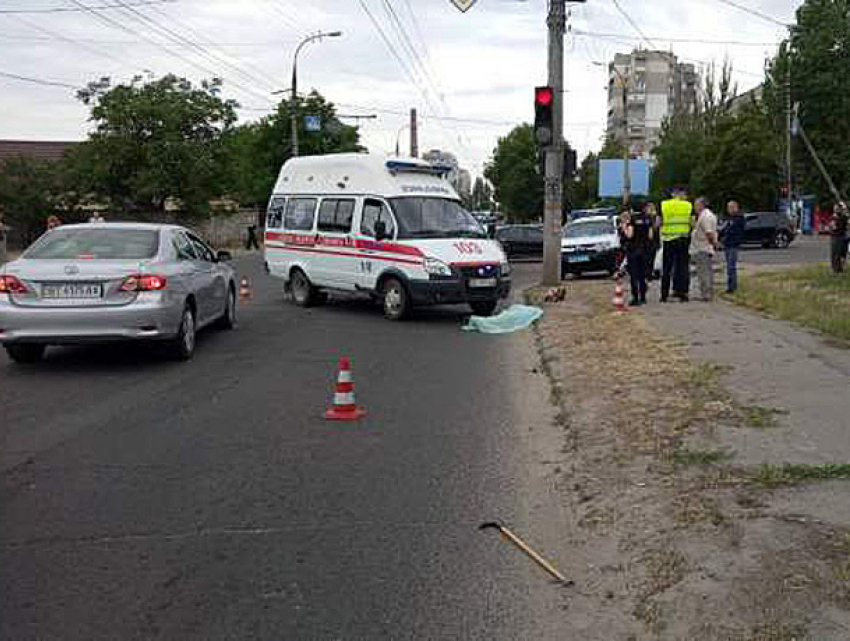 Скорая помощь сбила насмерть женщину на зебре в Херсоне 