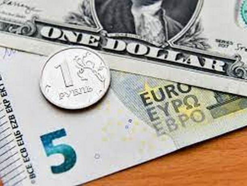 Евро и доллар снова упали в цене: курсы валют на вторник 