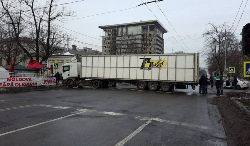 Социалисты перекрыли главную улицу Кишинева 