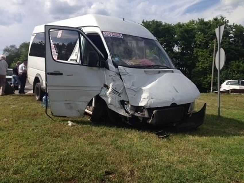 8 человек пострадали в результате аварии на выезде из Кишинева 