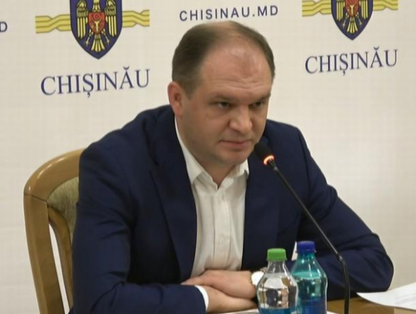 Ион Чебан пообещал, что в понедельник общественный транспорт будет работать в полном объеме, дабы предотвратить столпотворение