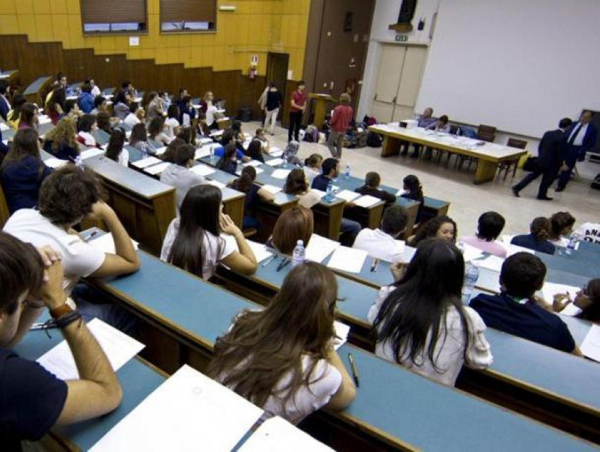 В Молдове год за годом продолжает стремительно уменьшаться количество студентов