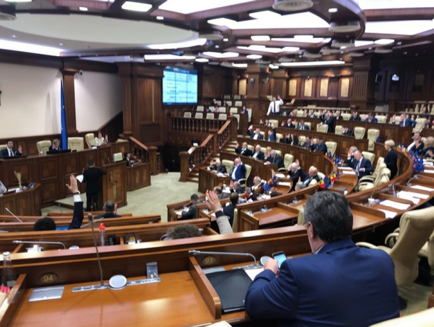 COVID-19 проник в молдавский парламент: у депутата ДПМ подтвердился коронавирус 