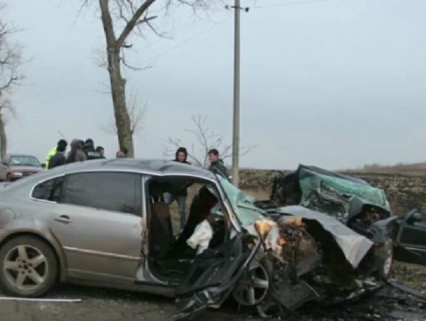 Два человека погибли в жутком ДТП под Флорештами