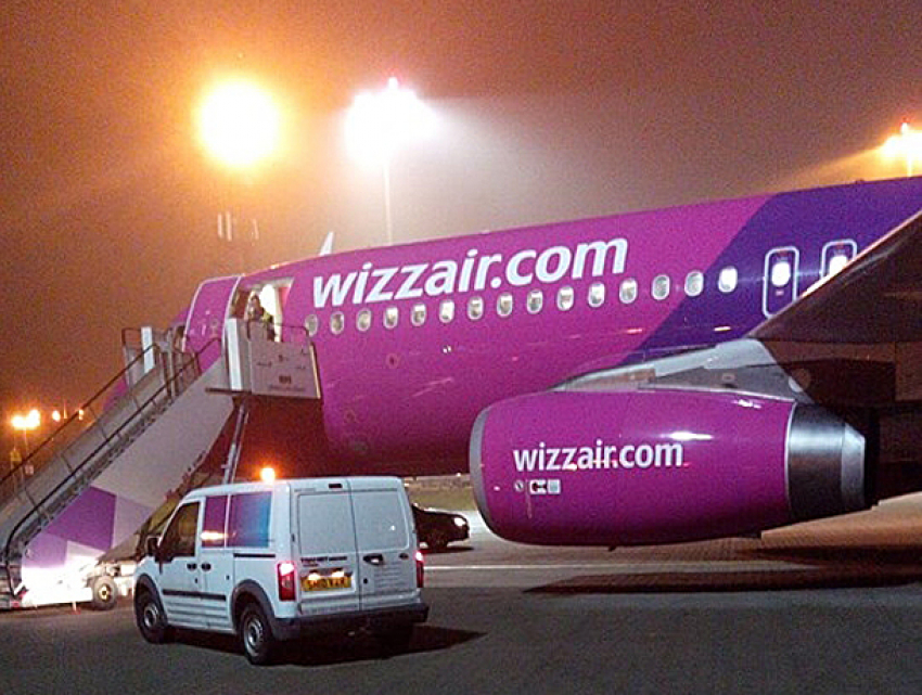 Пассажиров самолета из Лондона в Кишинев высадили из-за проблем с крылом