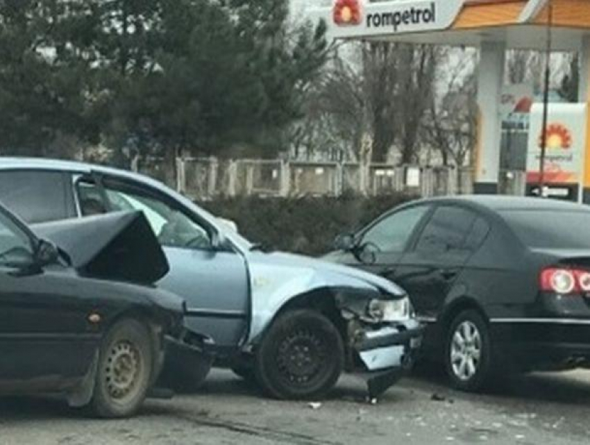 Цепная авария на Узинилор - пострадали три машины