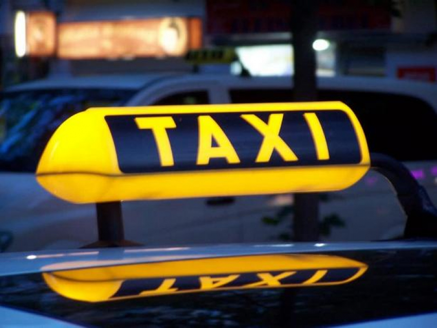 В Бельцах пассажирка рассчиталась с таксистом ударом ножа в грудь