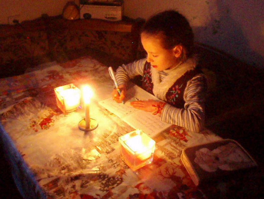 Тысячи жителей столицы и 18 районов Молдовы останутся во вторник без электроэнергии