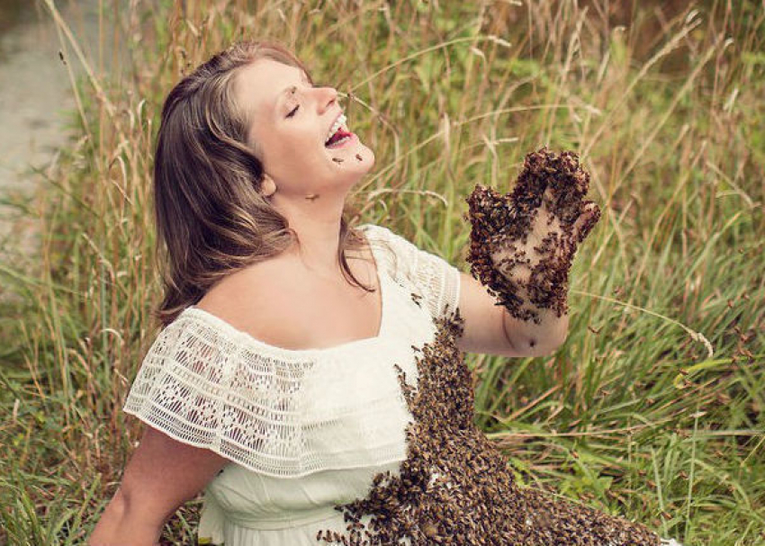 Беременная героиня опасной для жизни фотосессии с роем пчел потеряла ребенка