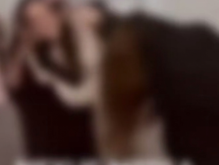 Столичные школьницы устроили кровавую драку из-за парня