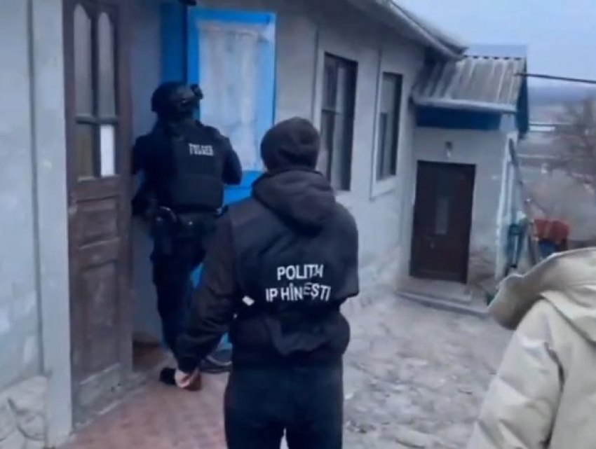 В Хынчештах четверо вооруженных вымогателей попали под стражу