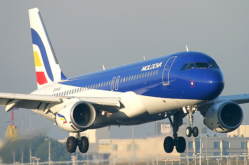 Самолет Кишинев-Рим вернулся в столичный аэропорт из-за неисправности